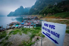 Bến tàu du lịch tham quan Đền thờ Chúa Thác Bờ ngừng hoạt động. (Ảnh: Trọng Đạt/TTXVN)