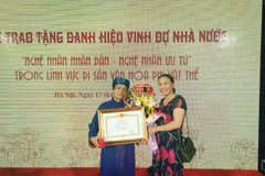 Ông Nguyễn Ngọc Lược trong lễ vinh danh Nghệ nhân ưu tú, nghệ nhân nhân dân năm 2019. (Ảnh: TTXVN phát)