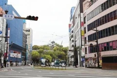 Cảnh vắng vẻ do dịch COVID-19 trên một đường phố ở Kumamoto, tây nam Nhật Bản ngày 17/4/2020. (Ảnh: Kyodo/TTXVN)