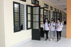 Học sinh trường THPT Lê Quý Đôn, thành phố Thái Bình đi học trở lại. (Ảnh: Thế Duyệt/TTXVN)