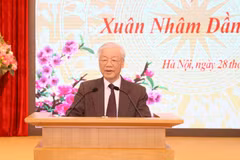 Tổng Bí thư Nguyễn Phú Trọng chúc Tết cán bộ, công chức, viên chức, người lao động Văn phòng Trung ương Đảng. (Ảnh: Trí Dũng/TTXVN)