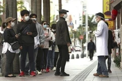 Một điểm xét nghiệm nhanh COVID-19 tại Naha, Okinawa, Nhật Bản. (Ảnh: Kyodo/TTXVN)