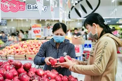 Người dân mua sắm hàng tết tại siêu thị GO! Cần Thơ. (Ảnh minh họa: Thanh Liêm/TTXVN)