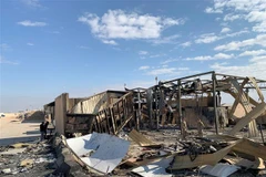 Hiện trường đổ nát sau một vụ tấn công tên lửa tại căn cứ không quân Ain al-Asad ở phía Tây Iraq ngày 13/1/2021. (Ảnh minh họa: AFP/TTXVN)