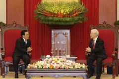 Tổng Bí thư Nguyễn Phú Trọng tiếp Ủy viên Bộ Chính trị, Thủ tướng Chính phủ nước Cộng hòa Dân chủ Nhân dân Lào Phankham Viphavanh. (Ảnh: Trí Dũng/TTXVN)