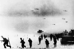 Hải quân đánh bộ hiệp đồng đổ bộ trong chiến dịch Tà Lơn, giải phóng cảng Kampong Som và cảng Ream, mở đầu cho công cuộc giúp nhân dân Campuchia tiêu diệt chế độ diệt chủng Pol Pot, tháng 1/1979. (Ảnh: TTXVN)