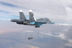 Máy bay chiến đấu Su-34 của Nga thả bom oanh tạc các mục tiêu IS tại Syria. (Ảnh: Reuters/TTXVN)