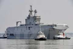 Tàu Mistral trong hành trình thử nghiệm đầu tiên ngoài khơi Saint-Nazaire, tây bắc nước Pháp ngày 16/3. (Nguồn: AFP/TTXVN)