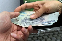 Bắt quả tang một cán bộ Chi cục thi hành án nhận hối lộ