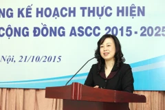 Bà Đào Hồng Lan - Thứ trưởng Bộ Lao động, Thương binh, Xã hội phát biểu tại hội thảo. (Ảnh: Anh Tuấn/TTXVN)