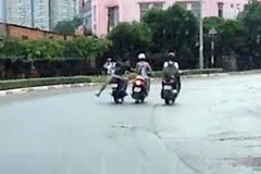 Bắt khẩn cấp hai đối tượng gây ra 16 vụ cướp giật ở Hà Nội