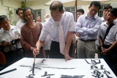 Triển lãm thư pháp về tập thơ 'Nhật ký trong tù' của Chủ tịch Hồ Chí Minh. (Nguồn: TTXVN)