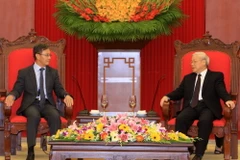 Tổng Bí thư Nguyễn Phú Trọng tiếp Đại sứ đặc mệnh toàn quyền nước Cộng hòa Dân chủ Nhân dân Lào. (Ảnh: Thống Nhất/TTXVN)