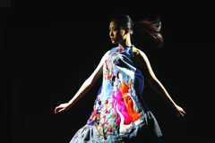 Một thiết kế trong bộ sưu tập Thu Đông 2019 của Công Huân.