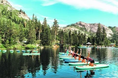 Đi du lịch vẫn không quên thói quen rèn luyện thể thao. (Ảnh: CTV)