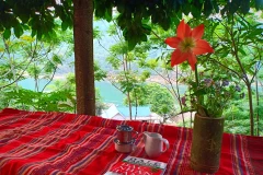 Góc thư giãn ngoài trời trong không gian Ngọc Nhềm homestay. (Ảnh: CTV/Vietnam+)