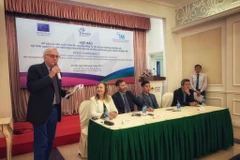 Chuyên gia của Phái đoàn Liên minh châu Âu tại Việt Nam chia sẻ về kế hoạch của dự án. (Ảnh: M.Mai/Vietnam+)