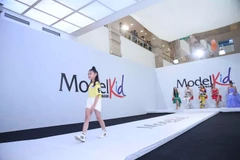 Các 'siêu mẫu nhí' tự tin khoe vẻ đẹp trong sáng trên sàn diễn