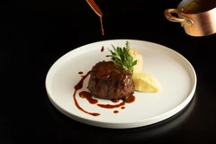 Thăn nõn bò rán chảo. (Ảnh: Metropole Hà Nội)