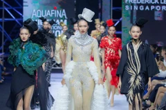 Cả Hollywood kinh điển tái hiện trên sàn diễn thời trang Việt Nam. (Ảnh: CTV)