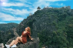 Bạn gái cầu thủ Quang Hải với góc ảnh ấn tượng trên "Vạn lý trường thành Việt Nam." (Ảnh: CTV/Vietnam+)