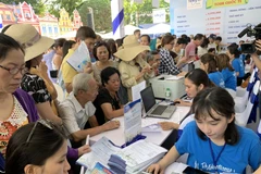 Ngày hội du lịch Transviet: Người dân đội nắng mua tour giảm giá 50% 