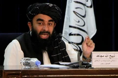Phát ngôn viên Taliban Zabihullah Mujahid công bố các thành viên trong Chính phủ mới ở Afghanistan, tại Kabul ngày 7/9. (Ảnh: THX/TTXVN)
