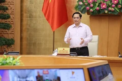 Thủ tướng Phạm Minh Chính chủ trì cuộc họp trực tuyến với lãnh đạo tỉnh Kiên Giang và Tiền Giang. (Ảnh: Dương Giang/TTXVN)