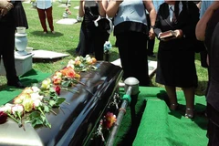 Quỳ gối 21 tiếng đồng hồ để mong người yêu cũ quay lại