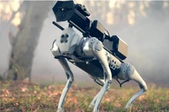 Robot phun lửa sắp xuất hiện trên thị trường dân sự tại Mỹ 