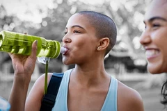 Người phụ nữ 35 tuổi tử vong tại Mỹ do uống quá nhiều nước 