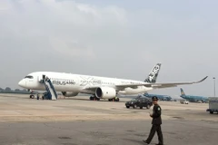 Airbus A350 XWB bay trình diễn lần đầu trên không phận Việt Nam