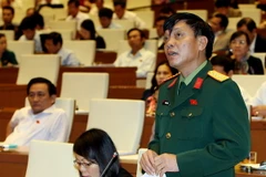 Thảo luận quy định các chức vụ có trần quân hàm cấp Tướng