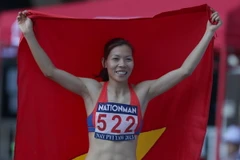 Video Vũ Thị Hương bứt tốc lập cú đúp huy chương vàng