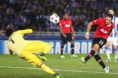 Xem video pha bỏ lỡ không tưởng của Chicharito