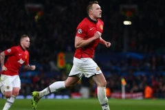 Ảnh động Phil Jones volley tuyệt đẹp giúp M.U hạ Shakhtar