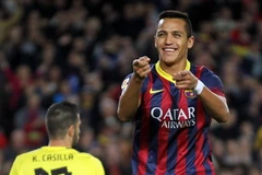 Alexis Sanchez tiếp tục làm lu mờ Lionel Messi