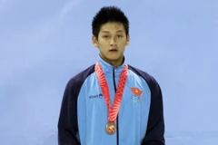 “Kình ngư” Hoàng Quý Phước cầm cờ Đoàn thể thao Việt Nam