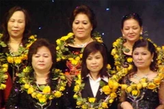 Những người phụ nữ "Công, dung, ngôn, hạnh" thời nay trong lễ nhận Cúp Bông hồng vàng - Cúp tôn vinh tài, sắc của chị em. (Nguồn:Internet)