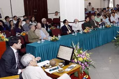 Cuộc gặp mặt của các thế hệ phóng viên chiến trường của TTXVN. (Ảnh: Thanh Tùng/TTXVN