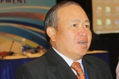 Nhà giáo Dương Văn Quảng, Đại sứ, Trưởng phái đoàn thường trực Việt Nam bên cạnh Tổ chức Liên hiệp quốc về văn hóa, khoa học và giáo dục (UNESCO), tại Paris, Pháp.