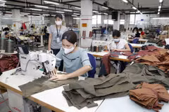 May hàng xuất khẩu sang thị trường Mỹ. (Ảnh: Trần Việt/TTXVN)