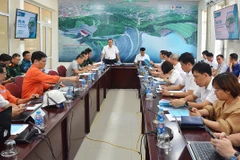 Lãnh đạo EVN chủ trì cuộc họp giao ban quý 3/2023 về tiến độ thi công xây dựng Nhà máy Thủy điện Hòa Bình mở rộng. (Ảnh: Đức Duy/ietnam+)