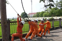 EVNHANOI luôn sẵn sàng và chủ động ứng phó nhanh chóng để khắc phục hậu quả do thiên tai gây ra. (Ảnh: Đức Duy/Vietnam+)