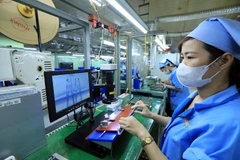 Doanh nghiệp đẩy mạnh chuyển đổi số, ứng dụng công nghệ mới để nâng cao năng lực cạnh tranh. (Ảnh: Xuân Quảng/Vietnam+)