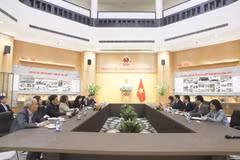 Bộ trưởng Bộ Công Thương Nguyễn Hồng Diên làm việc với Bà Manuela V. Ferro, Phó Chủ tịch Ngân hàng thế giới khu vực Đông Á-Thái Bình Dương. (Ảnh: PV/Vietnam+)