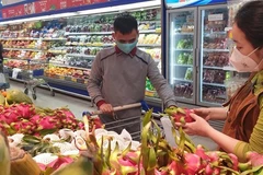 Chống hàng giả góp phần bảo vệ quyền lợi người tiêu dùng. (Ảnh: Đức Duy/Vietnam+)