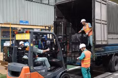 Công nghiệp chế biến tiếp tục là nhóm hàng xuất khẩu chủ lực của cả nước trong 4 tháng đầu năm. (Ảnh: Đức Duy/Vietnam+)