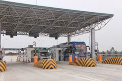 Việc các trạm phí BOT tăng mức thu quá cao đã khiến nhiều người dân bức xúc. (Ảnh: Việt Hùng/Vietnam+)
