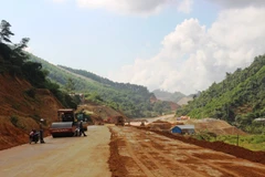 Bộ Giao thông Vận tải “chốt” tiến độ thông xe dự án đường Hòa Lạc-Hòa Bình vào trước ngày 30/4/2017. (Ảnh: Việt Hùng/Vietnam+)